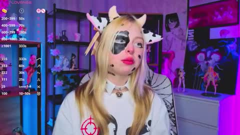 Leila online show from November 11, 5:43 pm