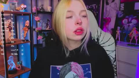 Leila online show from November 27, 4:10 pm