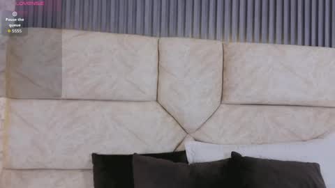 leilapons online show from April 18, 7:18 pm