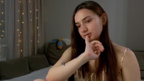 Lelia online show from February 15, 6:29 pm