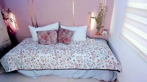 Lena Paul online show from April 10, 4:02 pm