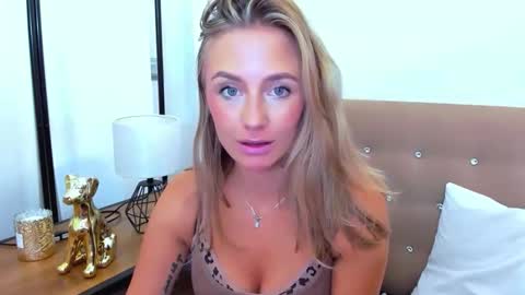 Snapshot of lena_sexi chatting on October 10, 6:46 pm lena_sexi online show from October 10, 6:46 pm