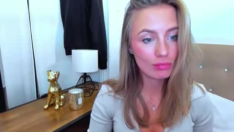Snapshot of lena_sexi chatting on October 17, 8:45 pm lena_sexi online show from October 17, 8:45 pm