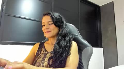 Snapshot of lenna_rosse_ chatting on October 10, 2:38 am L E N N A online show from October 10, 2:38 am