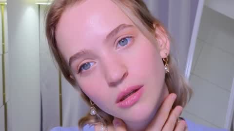  Ashly  online show from December 3, 3:33 pm