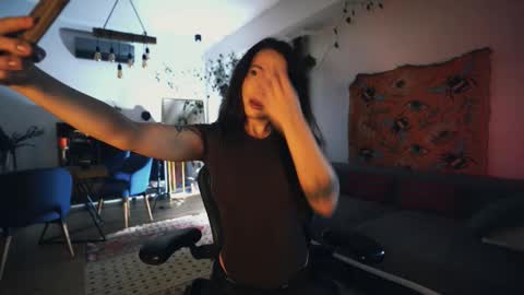 Leo online show from November 27, 8:45 pm