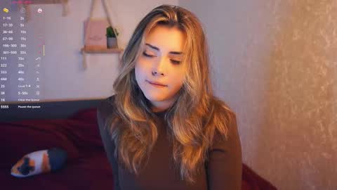 Mia online show from December 16, 8:31 am