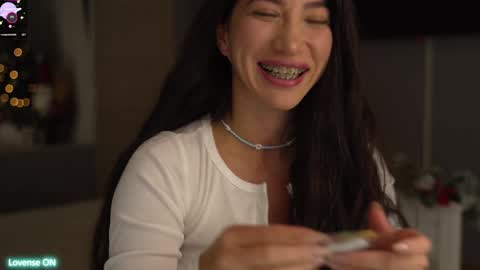 Leora online show from December 14, 4:19 pm