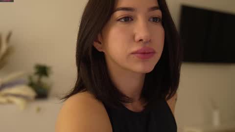 Leora online show from February 23, 4:40 pm