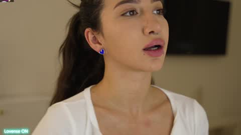 Leora online show from January 28, 4:52 pm