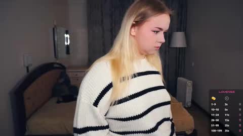 Hello everyone Im Lora Its my first day Were going to have fun together online show from October 6, 5:13 am