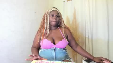 lesliee_brownn online show from February 19, 9:09 am