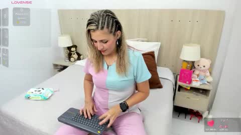 Lesly Santodomingo online show from February 9, 12:07 pm