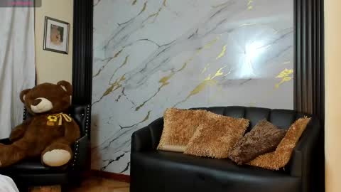 I am here from Monday to Friday from 730 am to 130 pm Colombia time and saturday from 500 am to 1000 am .... Soon Blue page online show from September 15, 9:39 am