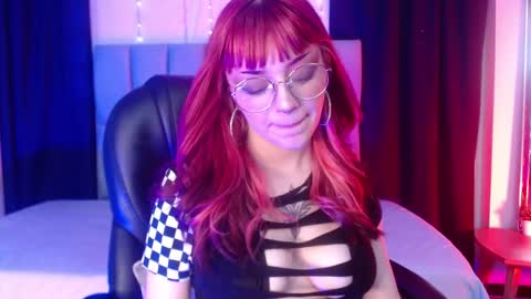 Snapshot of lessboobs_gh chatting on January 27, 12:26 pm Less online show from January 27, 12:26 pm