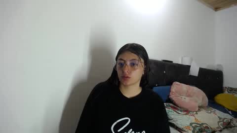 lessliee online show from December 5, 11:05 am