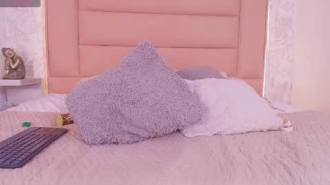 Leti White online show from December 19, 11:08 pm