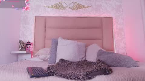 Leti White online show from February 10, 10:02 pm