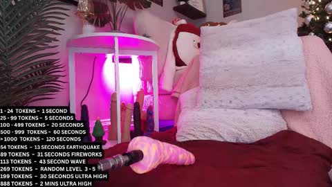 Lexi Smith online show from December 17, 1:37 pm