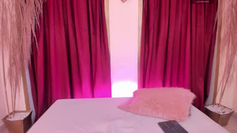 Lexie Thompson  online show from November 28, 12:41 pm