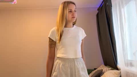 Mia online show from November 25, 12:40 pm