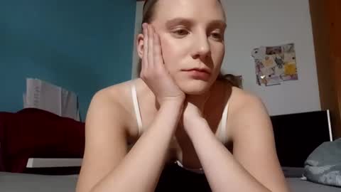 lia06_ online show from February 1, 5:44 pm