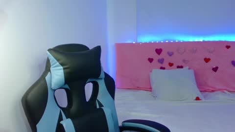 Snapshot of lia_14_ chatting on February 21, 12:05 am Lia online show from February 21, 12:05 am