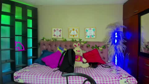 Snapshot of lia_keen chatting on January 17, 7:27 pm lia online show from January 17, 7:27 pm