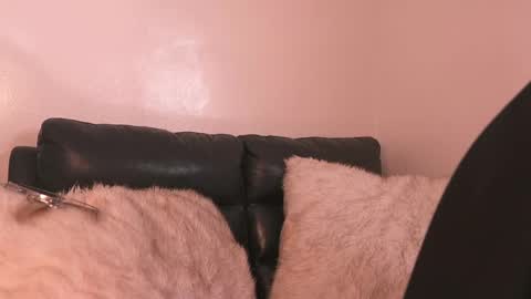 liaa online show from April 18, 4:26 am