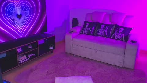 Liaa  online show from January 18, 8:19 pm