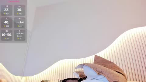 liaguzman online show from March 13, 3:41 am