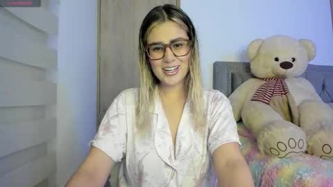 Lia  online show from October 2, 3:00 am