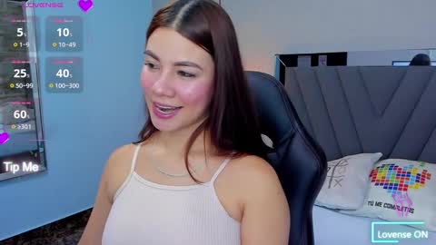 Snapshot of lianeumann chatting on February 8, 7:49 pm LIANE online show from February 8, 7:49 pm