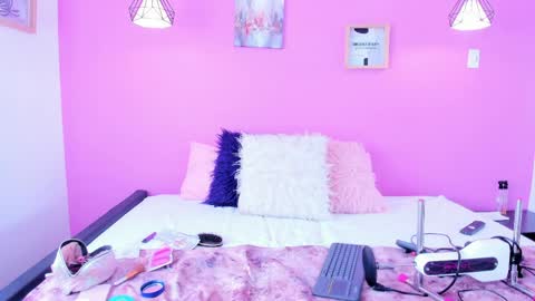 liapinket online show from April 12, 12:19 pm