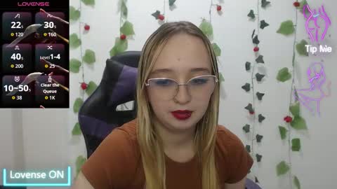 Lia Roberts online show from February 3, 2:32 am