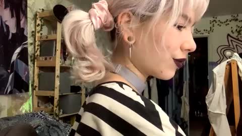 Snapshot of libbynading chatting on September 12, 7:10 pm Lola online show from September 12, 7:10 pm