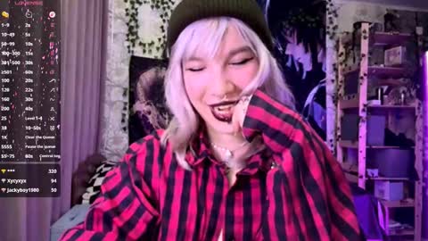 Snapshot of libbynading chatting on October 12, 9:06 pm Lola online show from October 12, 9:06 pm