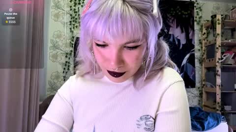 Snapshot of libbynading chatting on October 1, 8:14 pm Lola online show from October 1, 8:14 pm