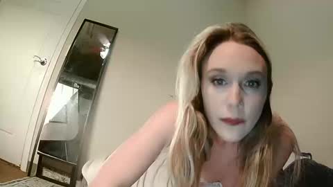Snapshot of lickmehere69 chatting on October 9, 10:47 pm Summer Skye online show from October 9, 10:47 pm