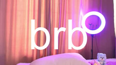 Lihn Pham online show from November 15, 6:25 am