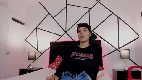 liiam_smith_ online show from January 17, 11:49 am