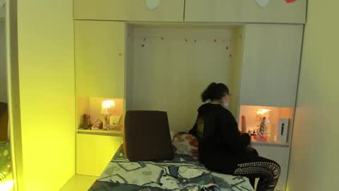         online show from October 24, 11:39 am