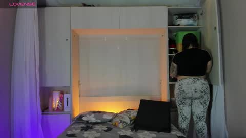         online show from March 31, 11:43 am