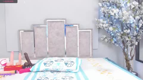 liincostelloo online show from February 9, 7:52 pm