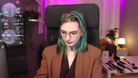 Snapshot of lika_haris chatting on October 2, 3:06 pm Lika online show from October 2, 3:06 pm