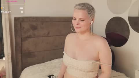 likaaberry online show from September 25, 7:12 pm