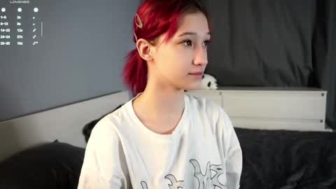 Emi online show from December 15, 11:37 am