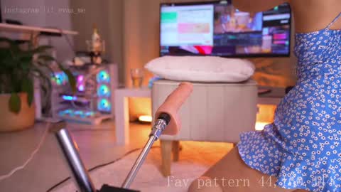 Snapshot of lil_eva chatting on February 8, 12:17 pm All my link in bio sign up to support me online show from February 8, 12:17 pm