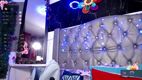 Snapshot of lila_gummy_ chatting on December 3, 10:37 am online show from December 3, 10:37 am