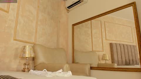 lila bailey  online show from February 19, 7:38 pm